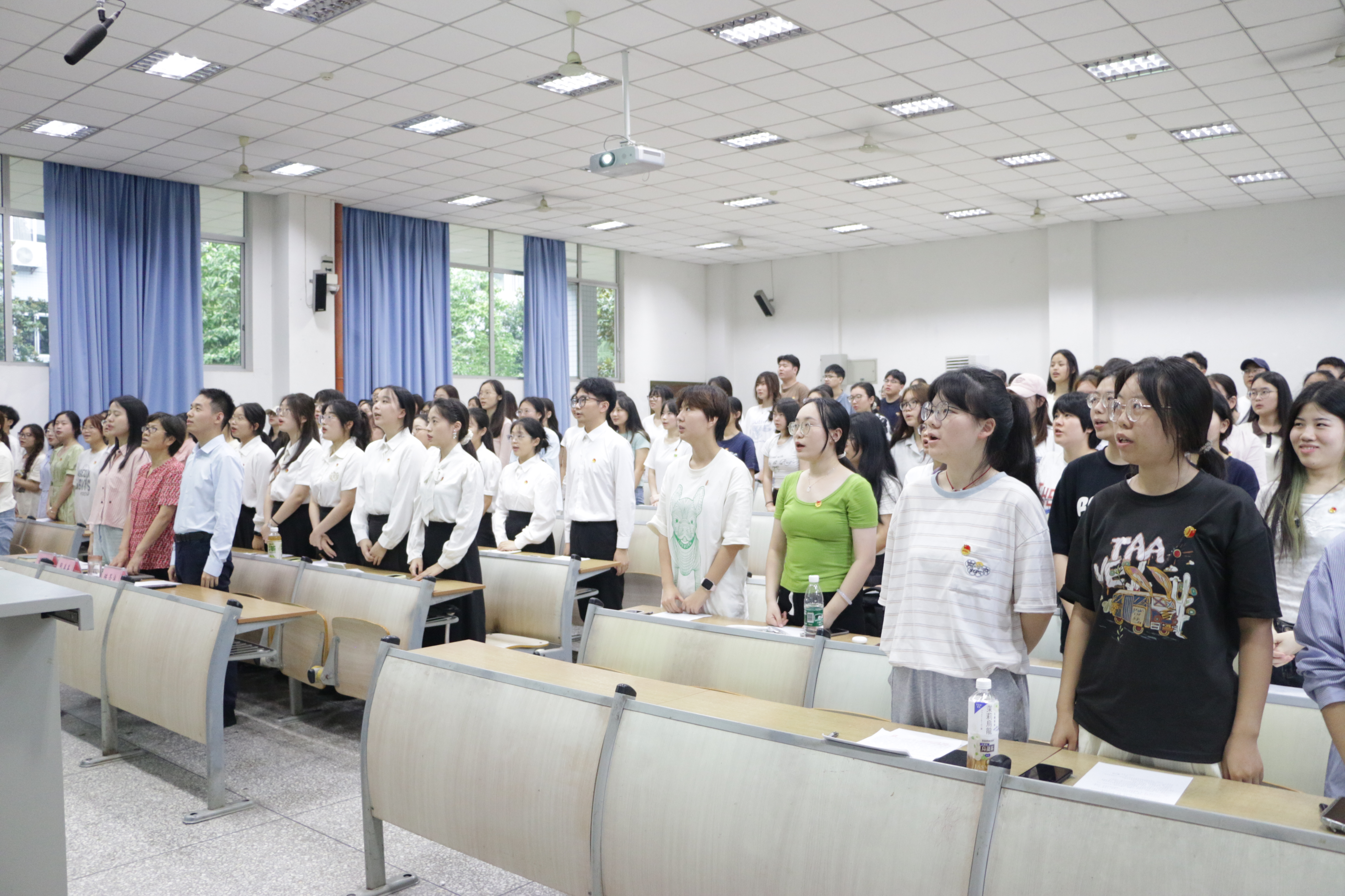 WfEg_1719028075512064590.jpg 齐唱团歌1.jpg